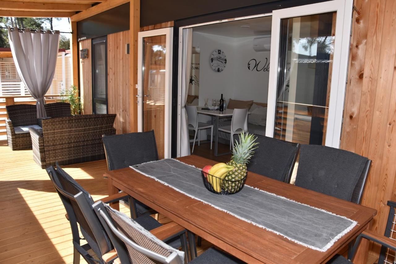 Mobile Home Starfish IV Camp Biograd Biograd Na Moru Ngoại thất bức ảnh