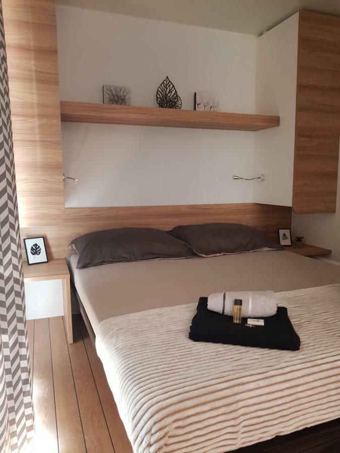 Mobile Home Starfish IV Camp Biograd Biograd Na Moru Ngoại thất bức ảnh